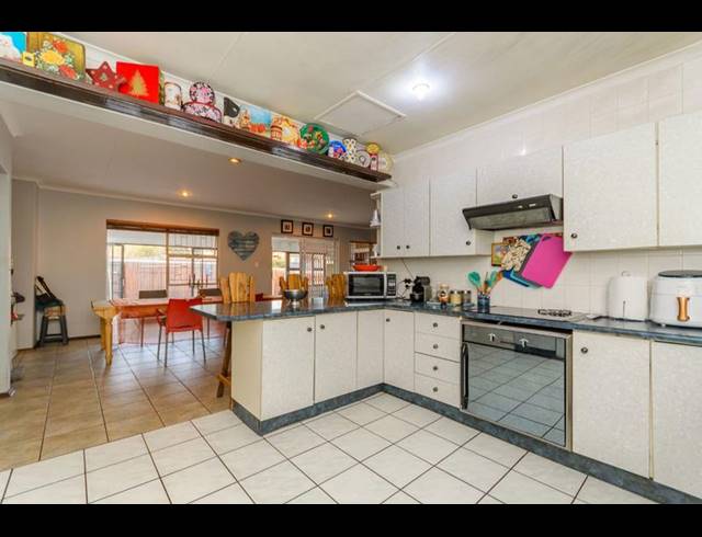 3 BEDROOM HOUSE FOR SALE IN ESTHER PARK